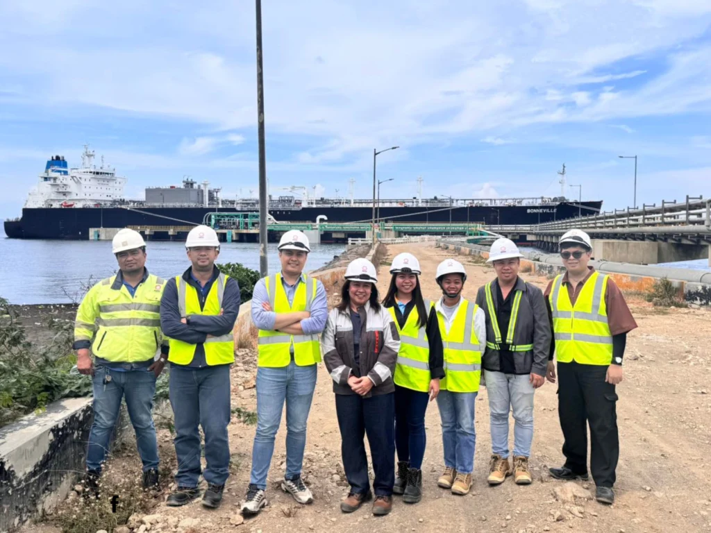 The PNOC team with SVP Barleta at the CISC Industrial Park, South Pacific Inc. (SPI) Terminal in Brgy. Salong, Calaca, Batangas